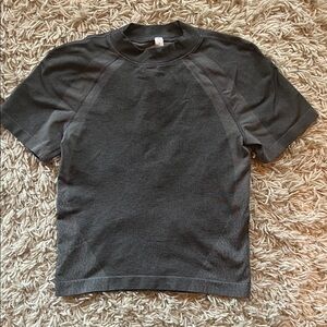 Women’s Lululemon Gray Short Sleeve Tech Shirt